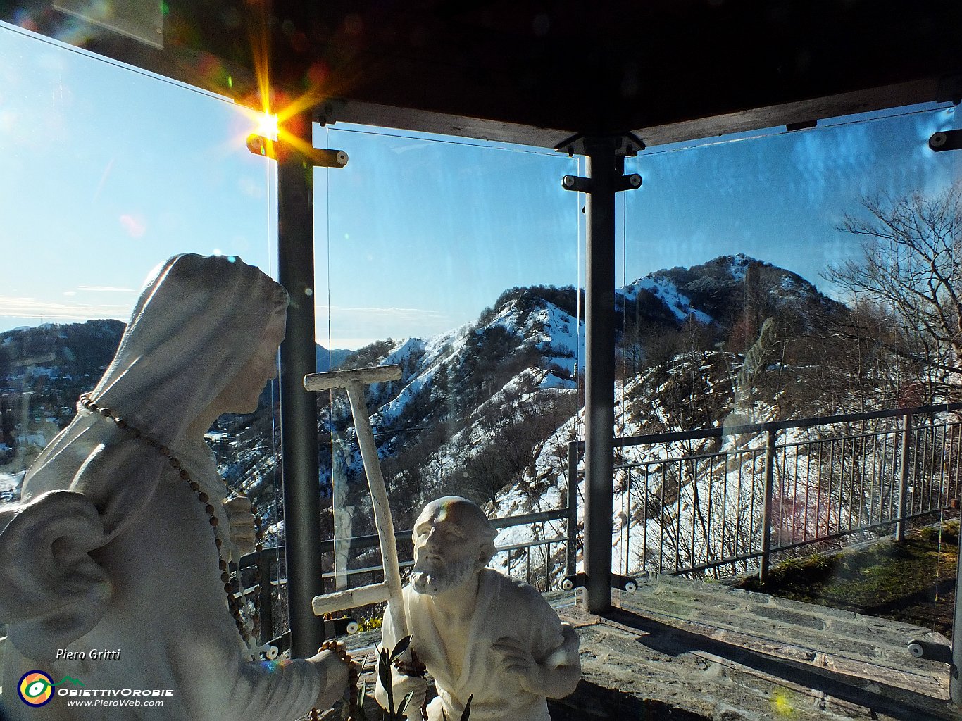 05 Dalla cappelletta vista verso il Monte Podona.JPG